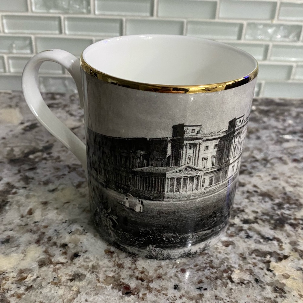 Black and White Buckingham Palace Coffee Mug with Architectural Design